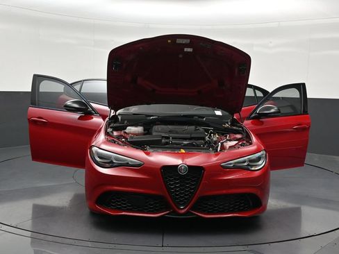 Used 2025 Alfa Romeo Giulia w/ Veloce Package Rwd image 37