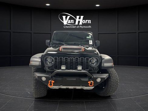 Used 2024 Jeep Gladiator Mojave w/ Technology Group AWD/4WD image 2