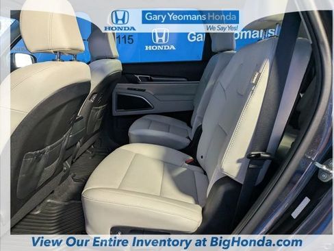 Used 2025 Kia Telluride S FWD image 16