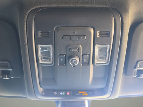 Used 2022 Chevrolet Tahoe Z71 w/ Z71 Off-Road Package AWD/4WD image 11