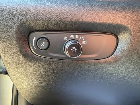 Used 2023 Chevrolet Traverse LT FWD image 18