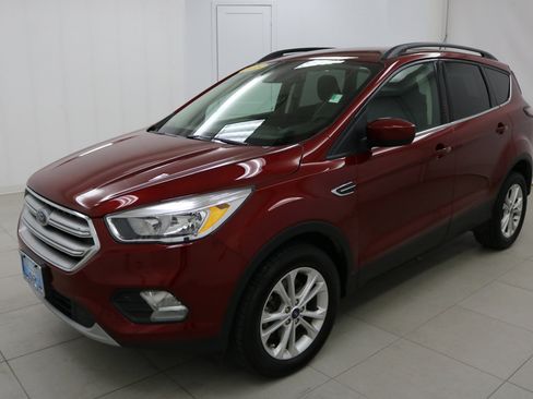 Used 2018 Ford Escape SE w/ Ford Safe & Smart Package image 1