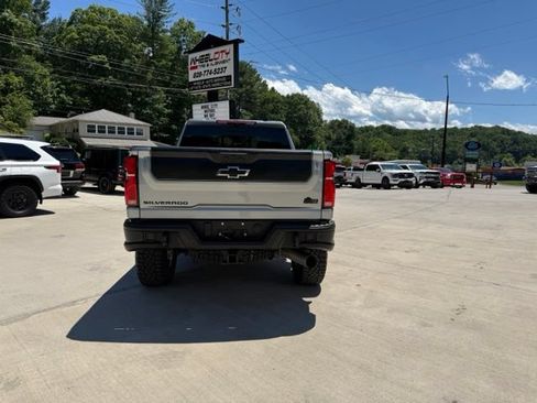 Used 2024 Chevrolet Silverado 2500 ZR2 w/ ZR2 Bison Edition AWD/4WD image 6