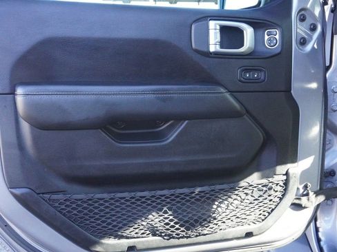 Used 2020 Jeep Gladiator Overland AWD/4WD image 18