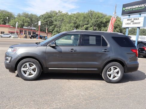 Used 2017 Ford Explorer XLT w/ Equipment Group 201A AWD/4WD image 4