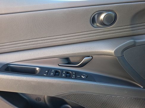Certified 2025 Hyundai Elantra Sport image 13