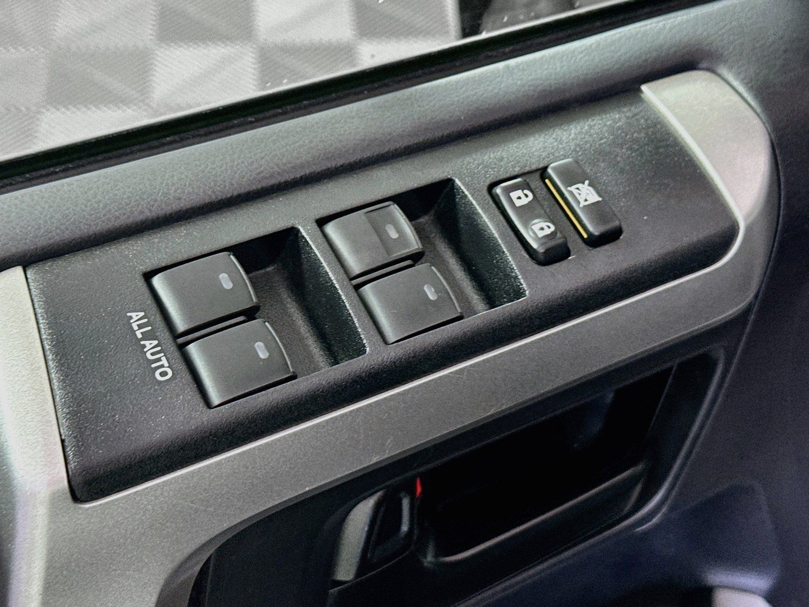 Used 2013 Toyota 4Runner SR5 AWD/4WD image 16