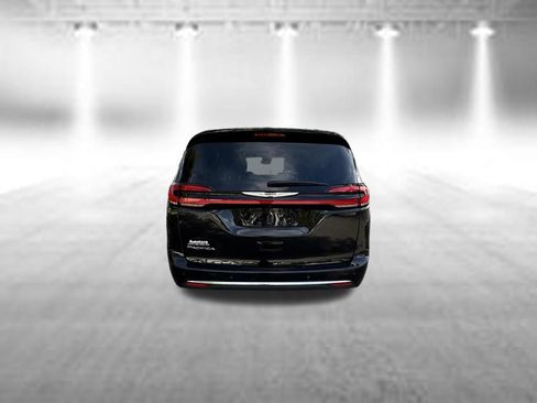 Certified 2024 Chrysler Pacifica Touring-L FWD image 6