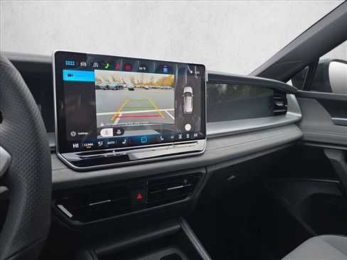 New 2026 Volkswagen Tiguan SE R-Line image 13