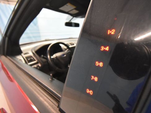 Used 2017 Ford Explorer XLT w/ Equipment Group 202A image 4