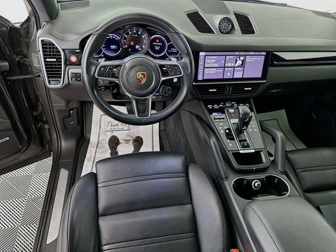 Used 2021 Porsche Cayenne Coupe image 25