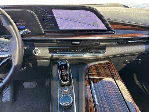 Used 2024 Cadillac Escalade Premium Luxury image 20