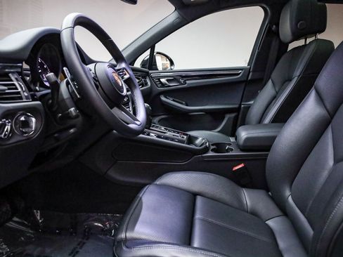 Certified 2025 Porsche Macan image 22