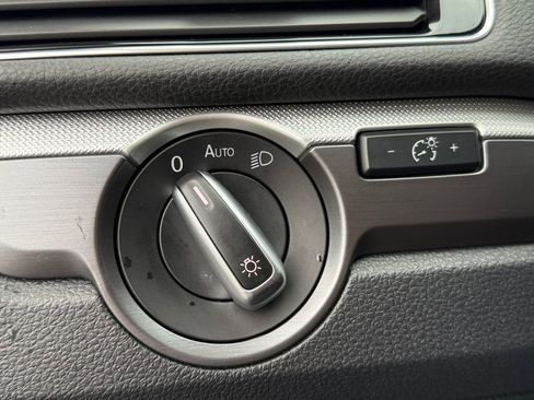 Used 2018 Volkswagen Passat 2.0T R-Line image 18