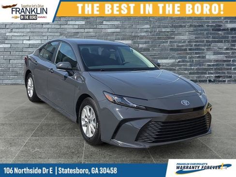 Used 2025 Toyota Camry LE image 7