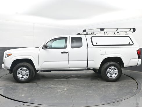 Used 2022 Toyota Tacoma SR image 5