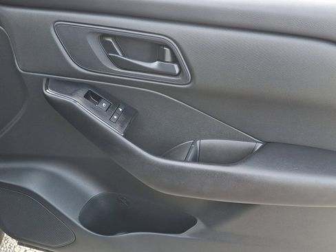 Used 2024 Nissan Rogue S AWD/4WD image 10