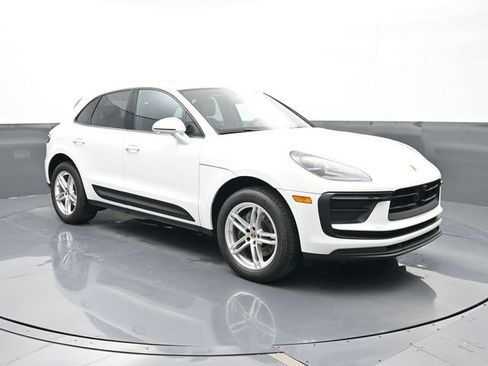 Certified 2024 Porsche Macan AWD/4WD image 25