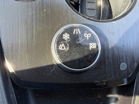 Used 2023 Nissan Rogue SV AWD/4WD image 28