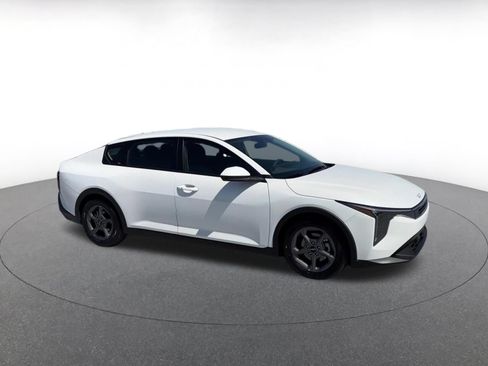 Used 2025 Kia K4 FWD image 2