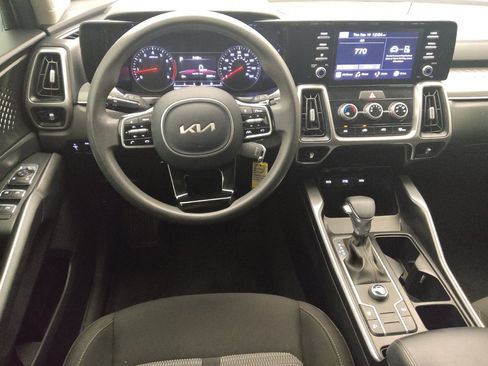 Used 2022 Kia Sorento LX FWD image 22