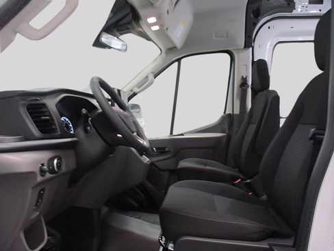 Used 2023 Ford E-Transit Medium Roof image 11