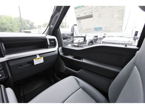 New 2025 Ford F350 XL w/ XL Chrome Package image 9