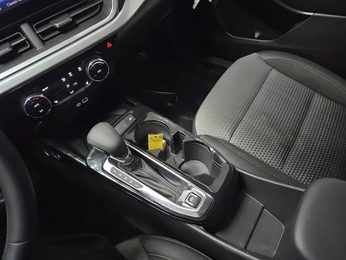 Used 2024 Chevrolet Trax LT w/ Sunroof Package image 27