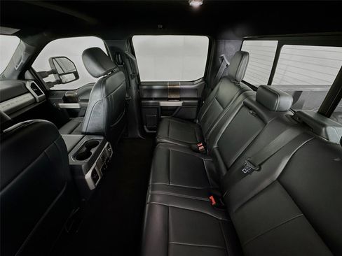 Used 2022 Ford F250 Lariat w/ Black Appearance Package image 11