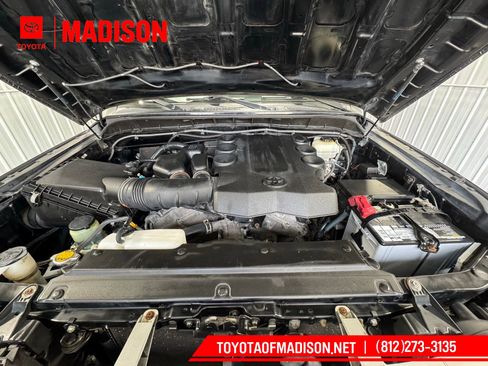 Used 2011 Toyota FJ Cruiser 4WD w/ Upgrade Pkg image 11