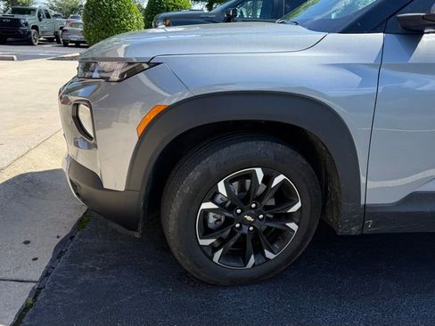 Used 2023 Chevrolet TrailBlazer LT w/ Convenience Package FWD image 5