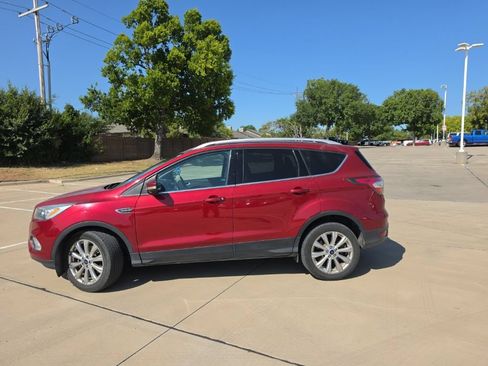 Used 2017 Ford Escape Titanium FWD image 5