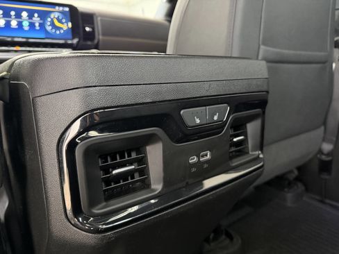 Used 2024 Chevrolet Silverado 2500 ZR2 w/ Technology Package image 25