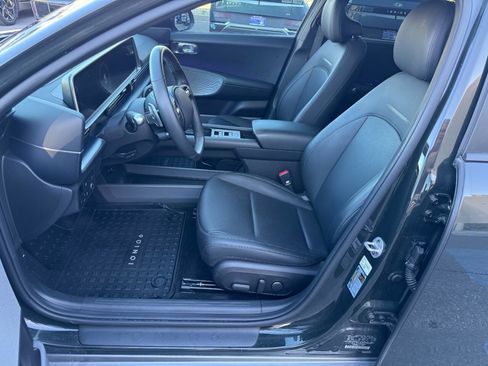 Used 2023 Hyundai Ioniq 6 SEL image 3