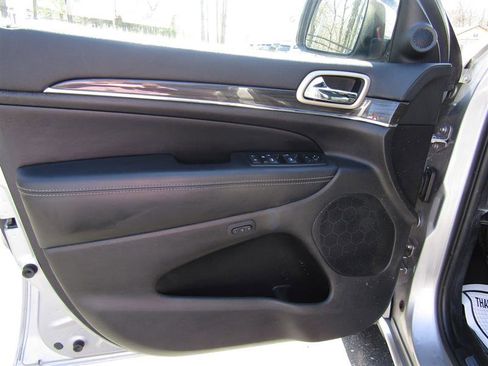 Used 2015 Jeep Grand Cherokee Overland image 9