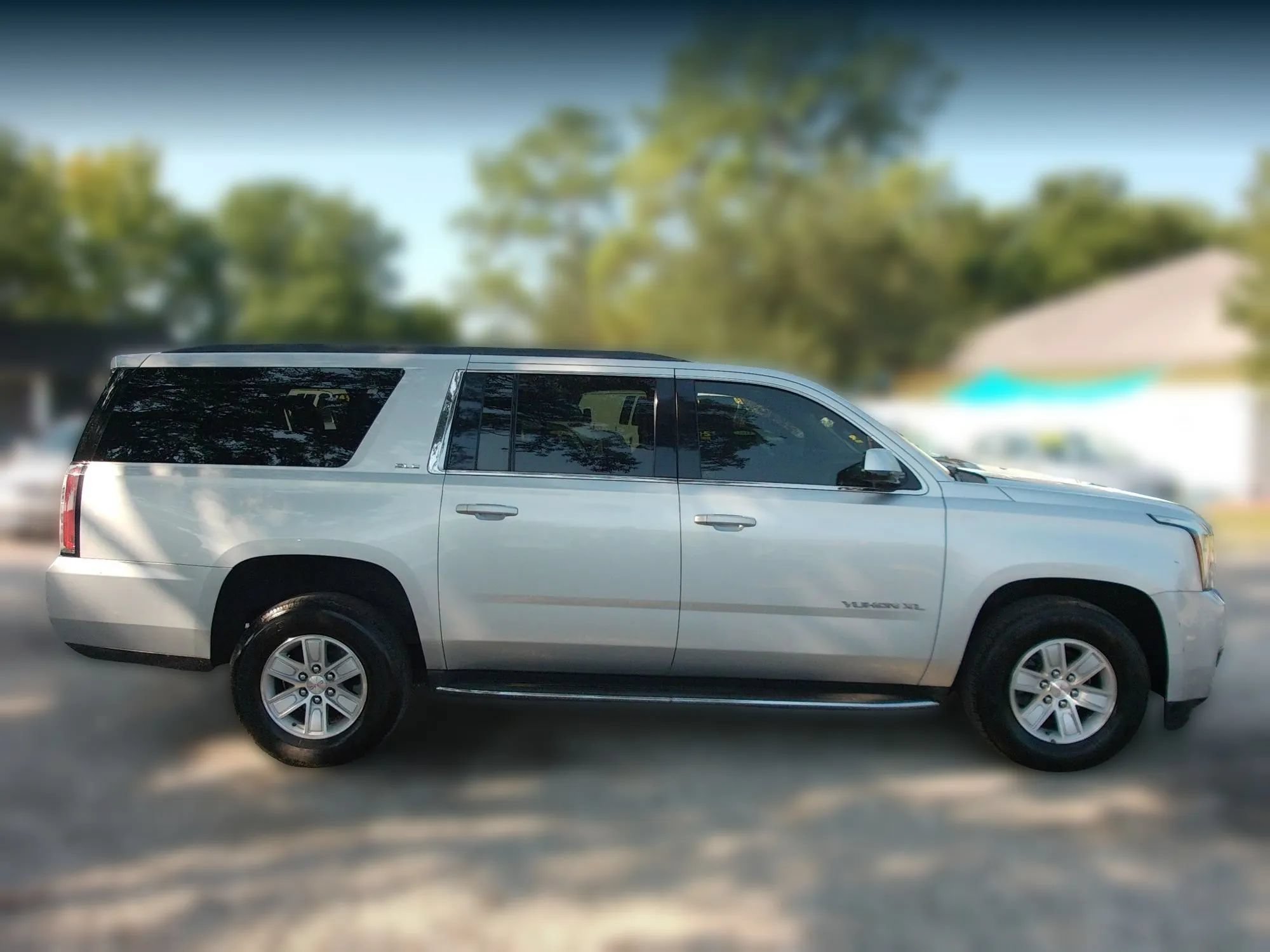 Used 2018 GMC Yukon XL SLE RWD image 4