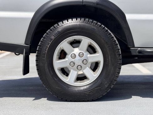 Used 2004 Land Rover Discovery S AWD/4WD image 17