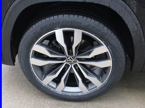 Used 2023 Volkswagen Atlas SEL Premium image 13