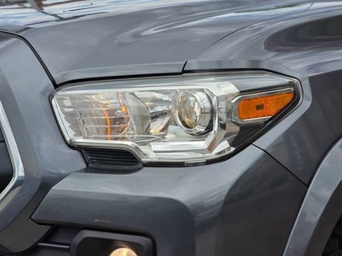 Used 2021 Toyota Tacoma SR5 AWD/4WD image 6