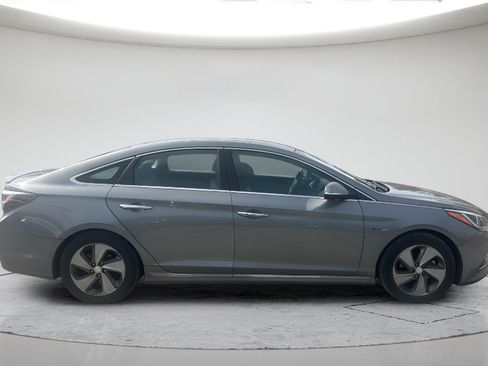 Used 2017 Hyundai Sonata Limited FWD image 4
