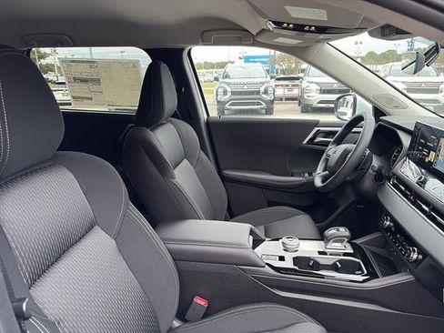 New 2026 Mitsubishi Outlander ES image 9