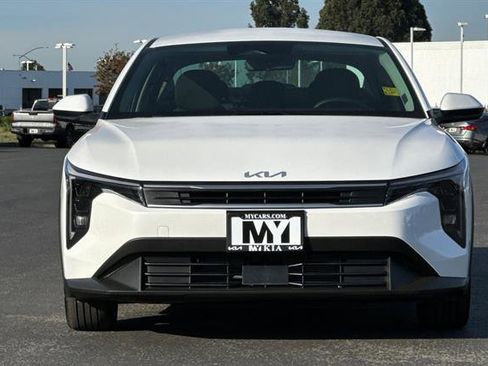 New 2025 Kia K4 LXS image 9