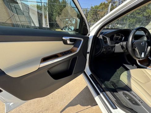 Used 2017 Volvo XC60 T5 Inscription w/ Preferred Option Package FWD image 40
