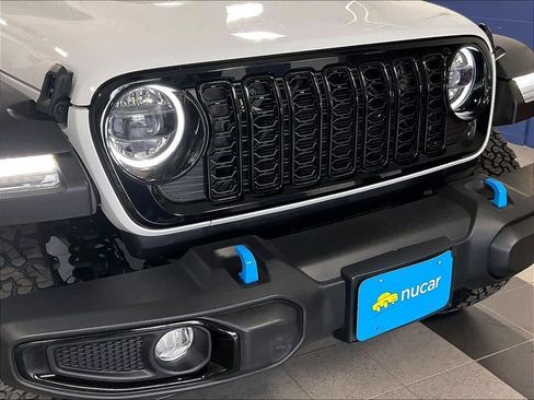 Used 2024 Jeep Wrangler Unlimited AWD/4WD image 31