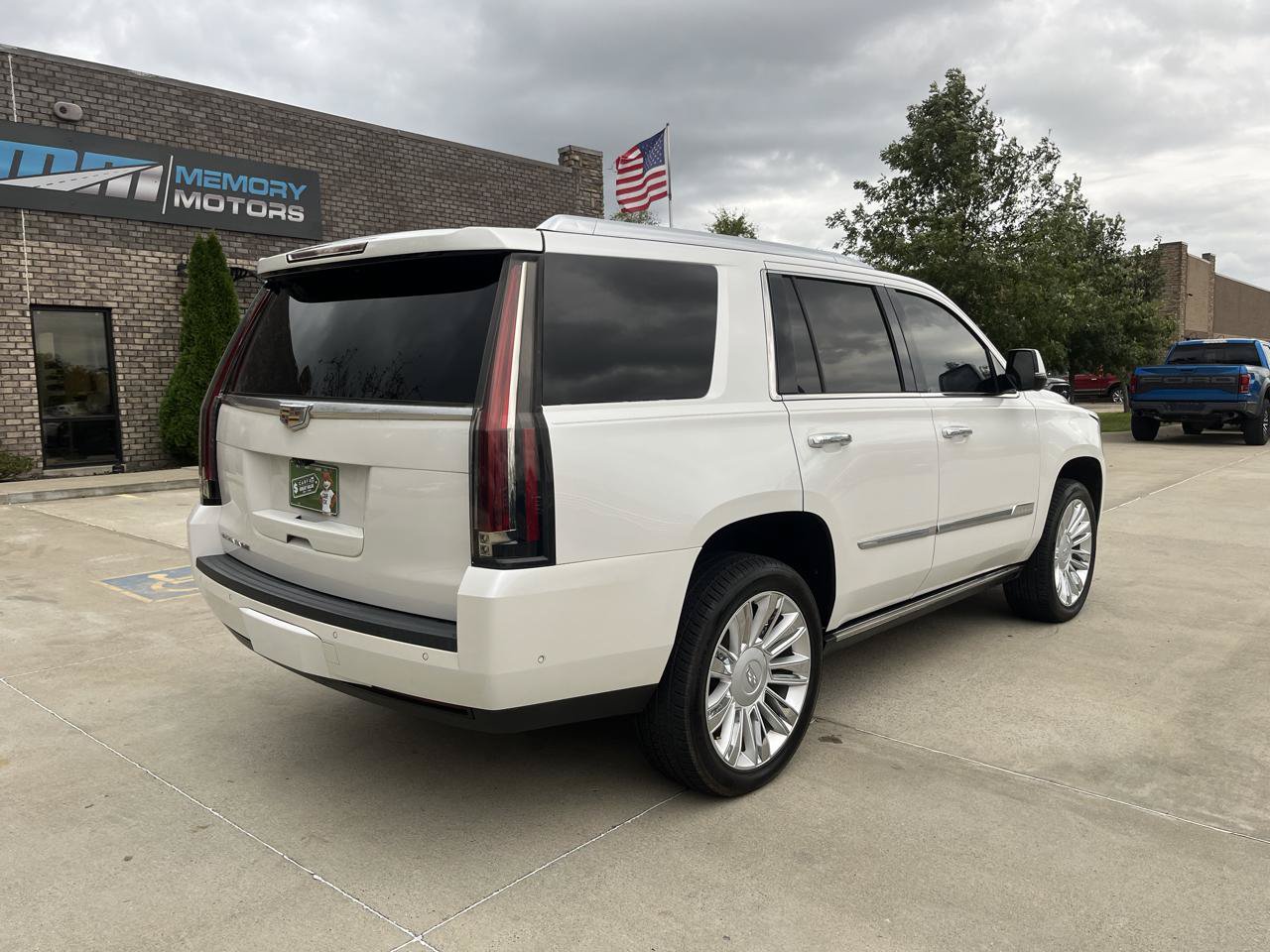 Used 2019 Cadillac Escalade Platinum AWD/4WD image 5
