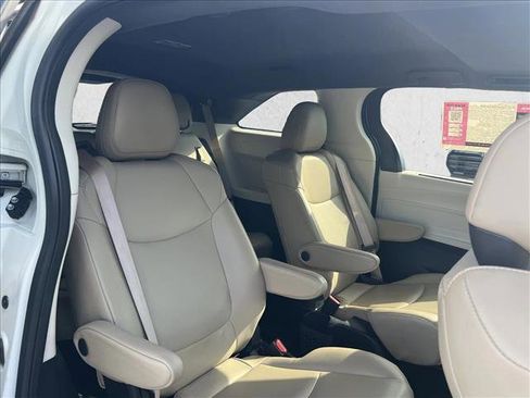 Used 2022 Toyota Sienna XLE image 21