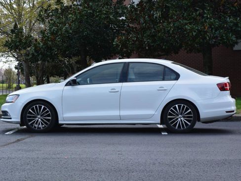 Used 2017 Volkswagen Jetta Sport FWD image 8