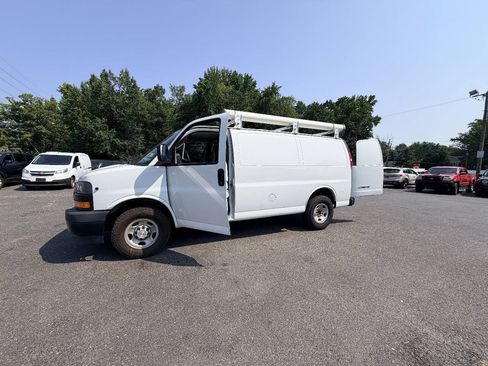 Used 2019 Chevrolet Express 3500 w/ Driver Convenience Package RWD image 22