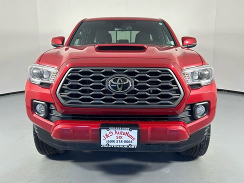 Used 2021 Toyota Tacoma TRD Sport w/ Technology Package image 2