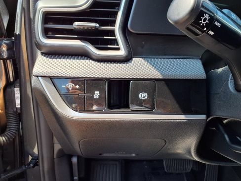 Used 2025 Kia Sportage LX FWD image 15